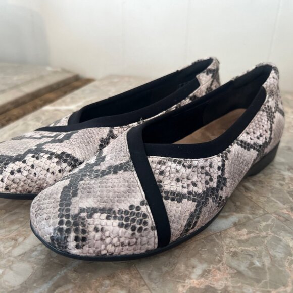 Unstructured by Clarks Washable vinyl  Slip On Snake Skin  Sz 7.5 - Picture 1 of 9